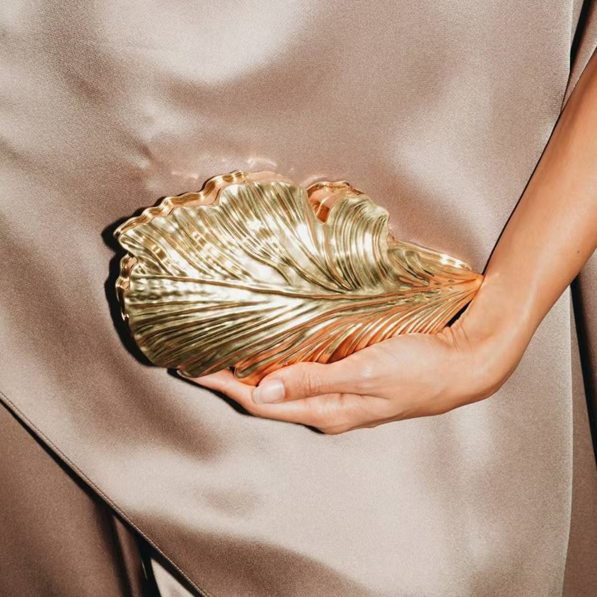 Bolsa de Mão de Luxo Dourada e - Luxury Bags Gold avaliação e preço